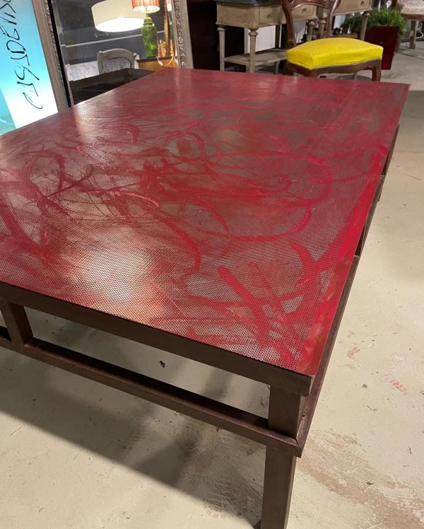 Mesa de hierro pintada